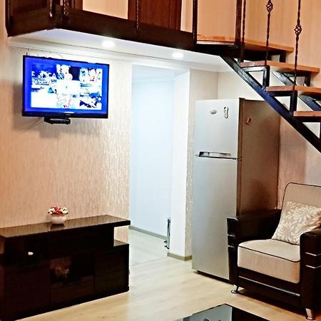 Bright And Cozy Apartment On Aghmashenebeli Avenue Tbilisi Eksteriør billede