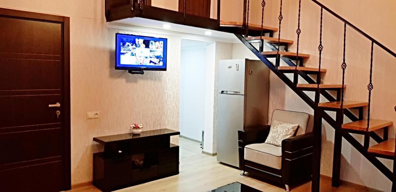 Bright And Cozy Apartment On Aghmashenebeli Avenue Tbilisi Eksteriør billede