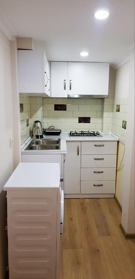 Bright And Cozy Apartment On Aghmashenebeli Avenue Tbilisi Eksteriør billede
