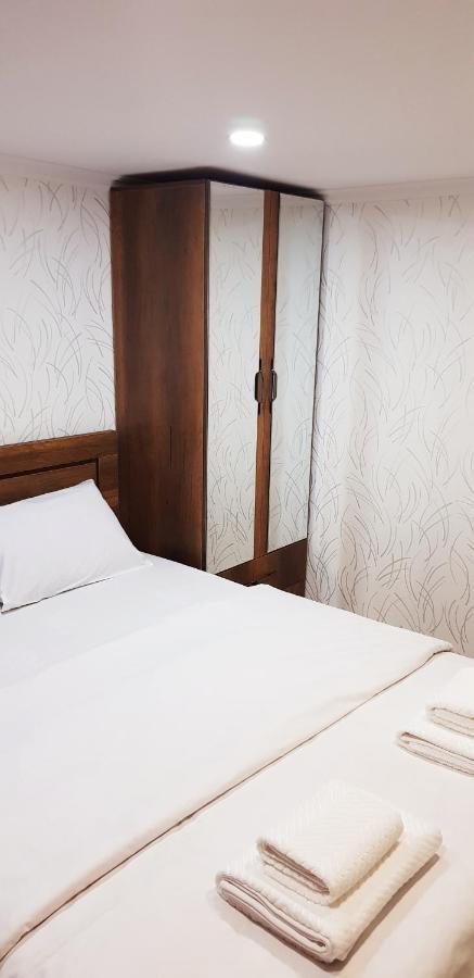 Bright And Cozy Apartment On Aghmashenebeli Avenue Tbilisi Eksteriør billede