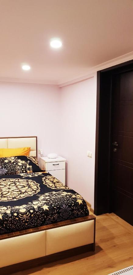 Bright And Cozy Apartment On Aghmashenebeli Avenue Tbilisi Eksteriør billede